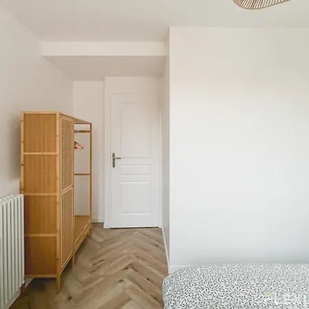 In Spacious T7 In 20 *