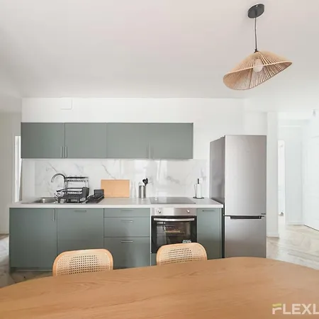 In Spacious T7 In 20 Paris