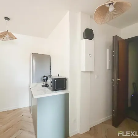 In Spacious T7 In 20 *