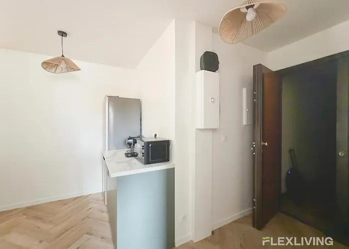 In Spacious T7 In 20 *