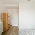 In Spacious T7 In 20 *